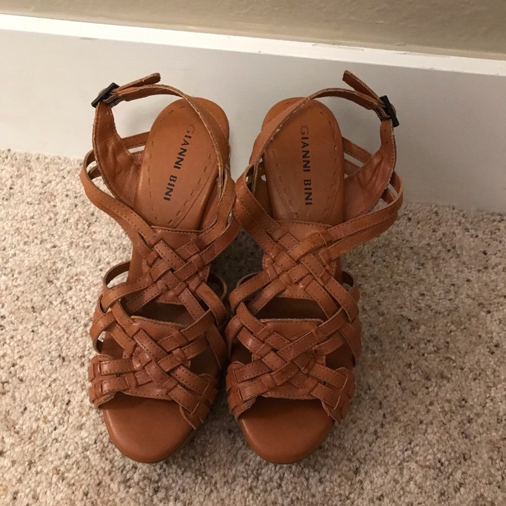 Gianni Bini brown platform wedge sandals
